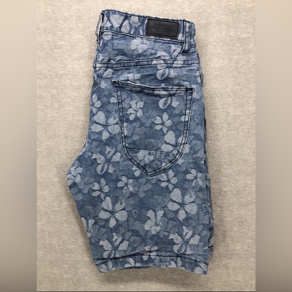 Selected Regular Fit Mid Rise Denim Jean Shorts Women Size 30W Blue Floral - Picture 4 of 8
